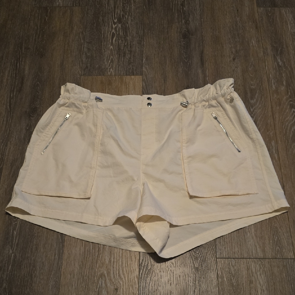 Calia by Carrie Underwood Women's XXL High Rise Short New w/ Tags!